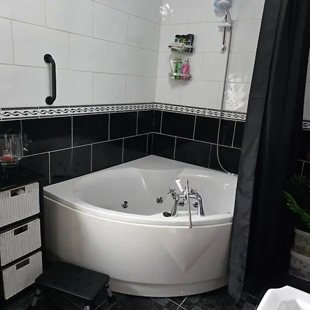 Bed and Breakfast The Front 3*